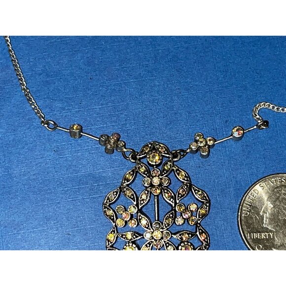 Lauren Conrad Chain Necklace w silver tone Pendant and faux diamonds - Picture 4 of 9